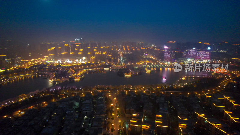 西安曲江池遗址公园夜景航拍图