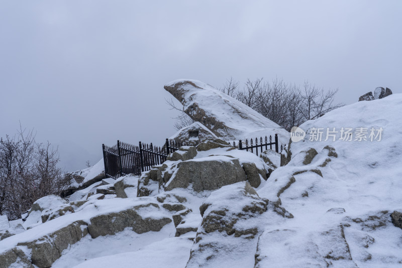 雪后泰山，银装素裹