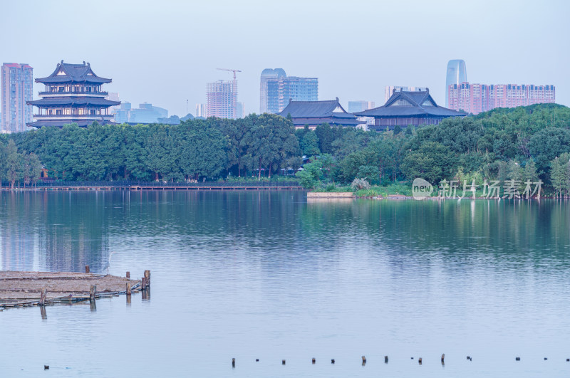 广州海珠湖公园与广州文化馆中式建筑