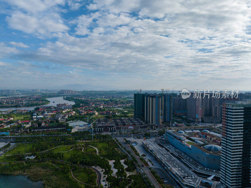 航拍清晨蓝天白云下 湖南省衡阳市酃湖公园