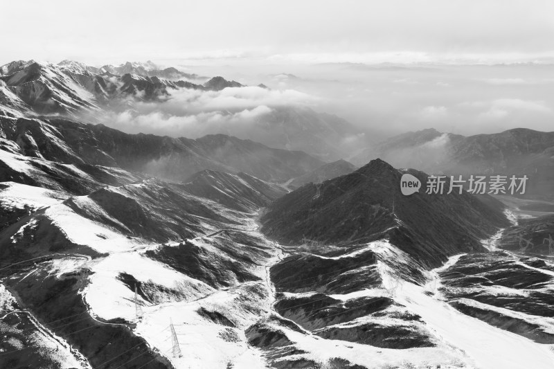 云雾 雪山 青海 青藏高原