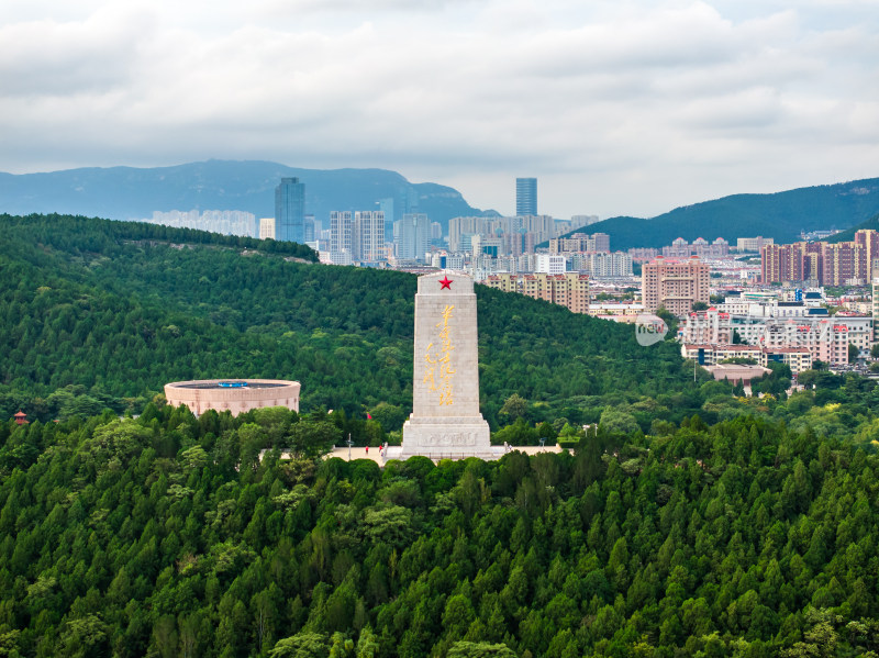 山东济南市中区英雄山航拍城市全景建筑