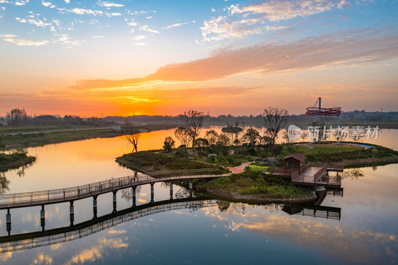 枣庄蟠龙河鹭鸣岛观景台夕阳