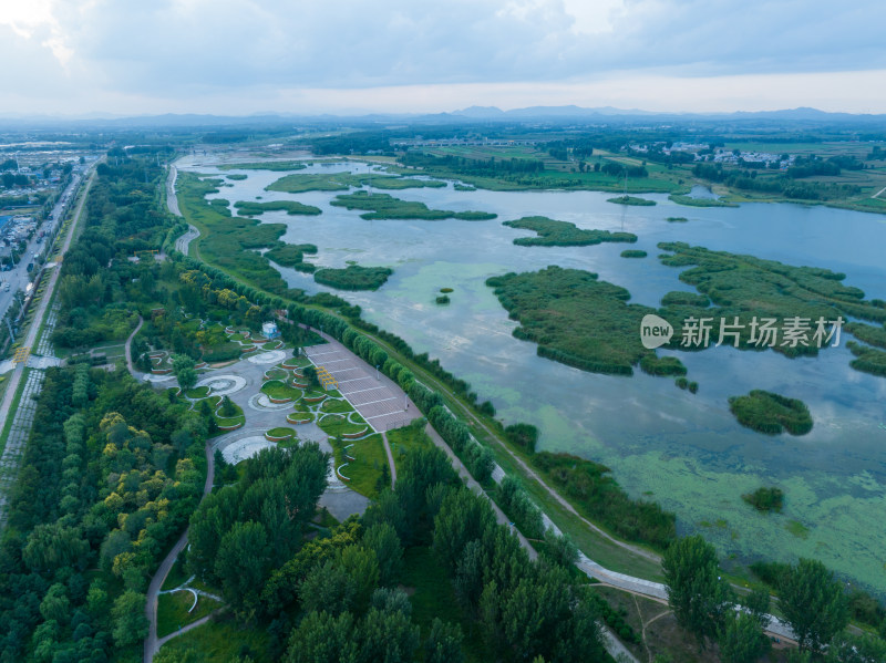 绿树河流景观