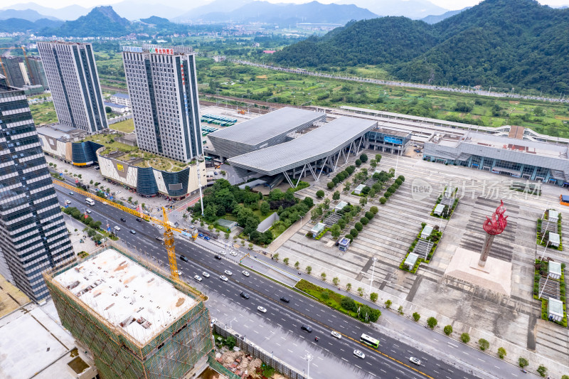 江西宜春火车站交通周边高楼建筑航拍图