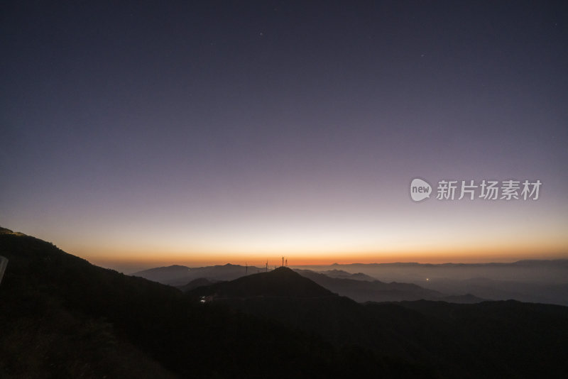 山顶观日出 山峦与天际线交织的美景