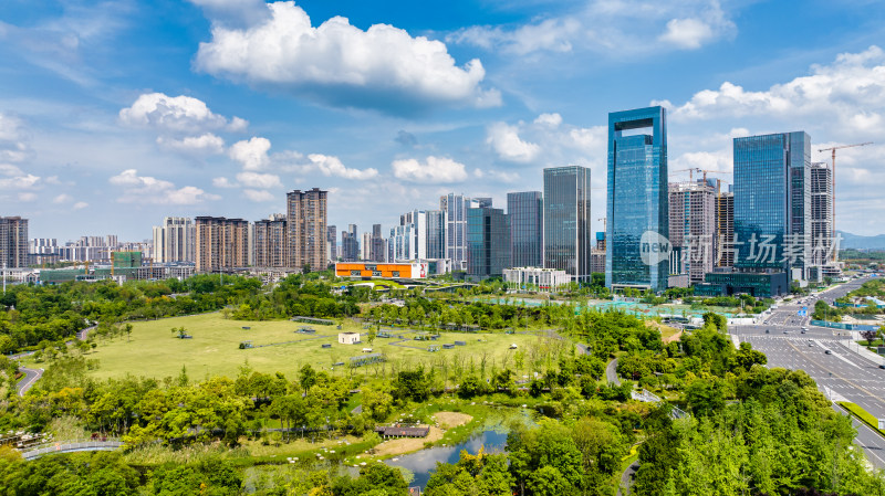 成都天府新区天府公园大草坪与城市天际线