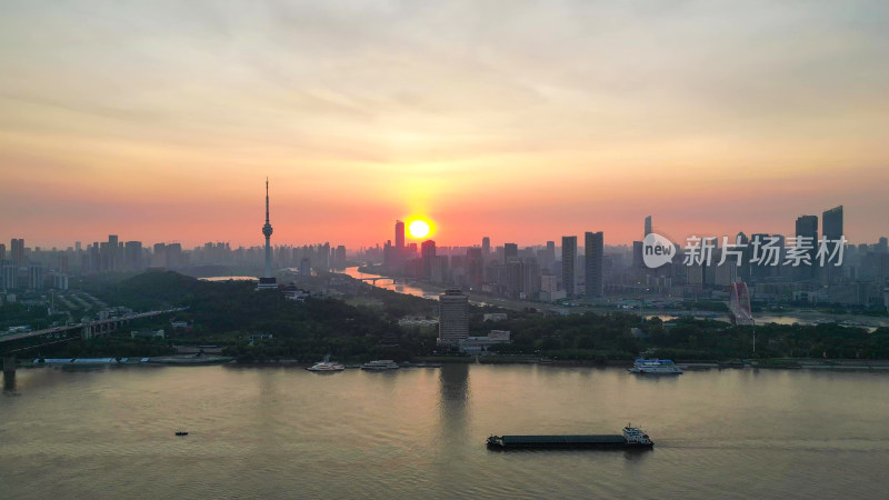 航拍湖北武汉汉口夕阳晚霞日落