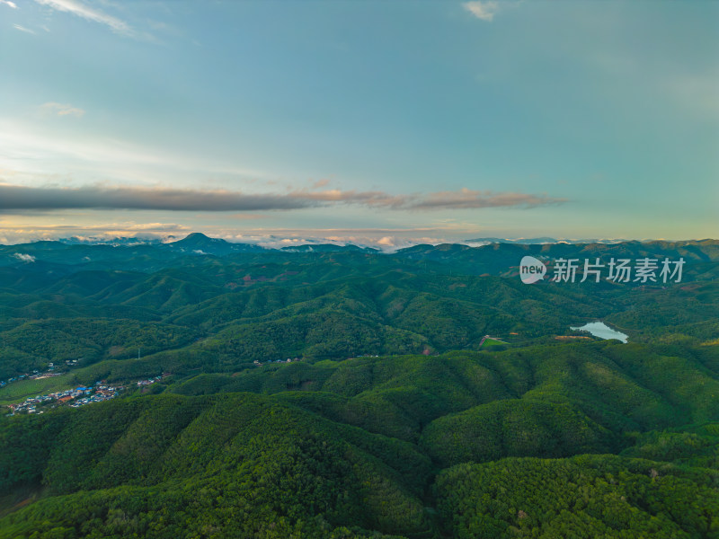 高山草甸山脉户外风光航拍视角