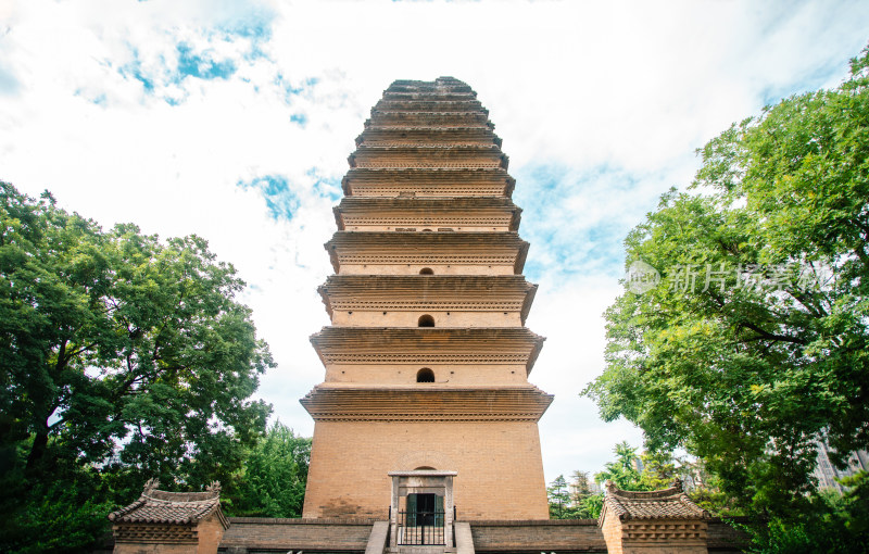 陕西西安小雁塔古建筑景观风光