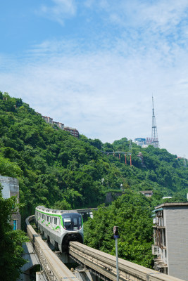 重庆李子坝站轻轨穿楼