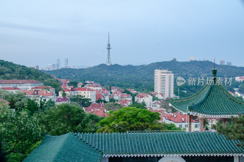 青岛小鱼山上俯瞰青岛城市风光