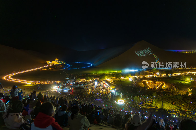 鸣沙山月牙泉夜景万人星空演唱会