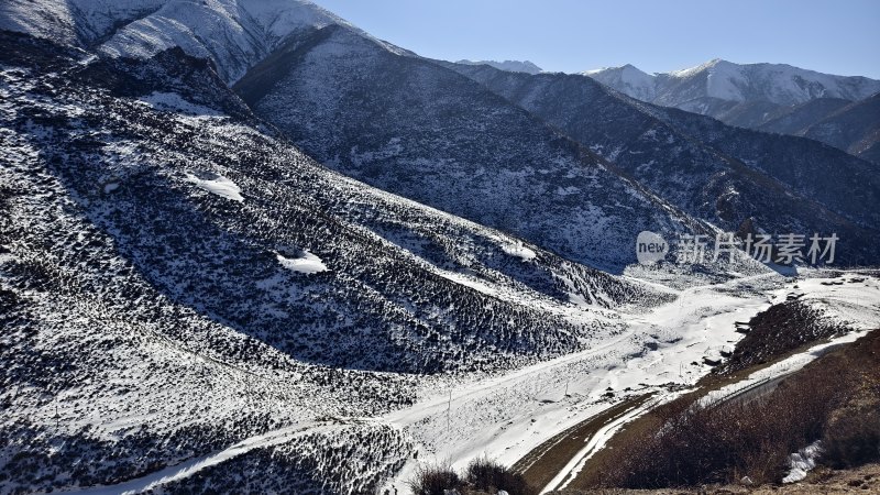 雪山远景 壮美山景的冬季风光