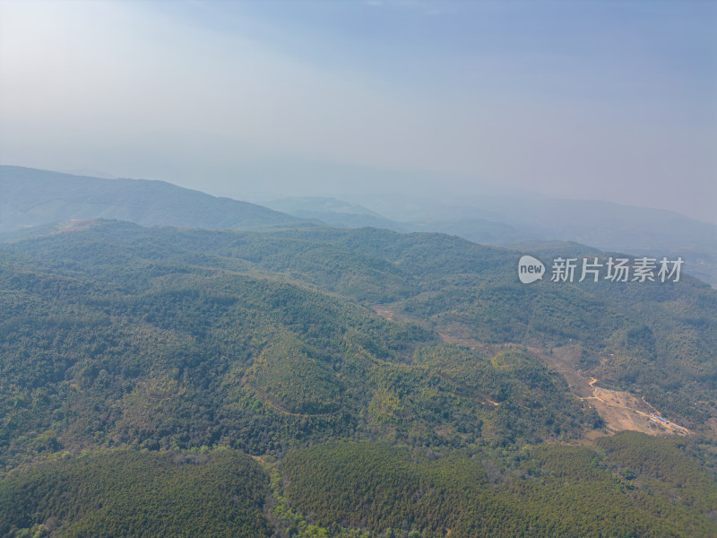 航拍山顶牧场田园风光