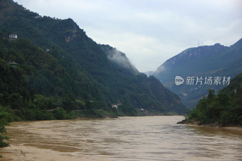 雨后深山云雾实拍