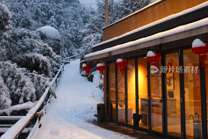 雪景民宿客厅