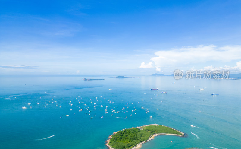 阳光下的海南三亚鹿回头空镜头航拍风景