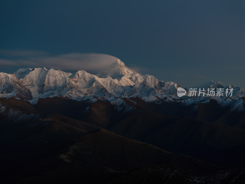 四川甘孜州木雅神山贡嘎神山雪山高空航拍