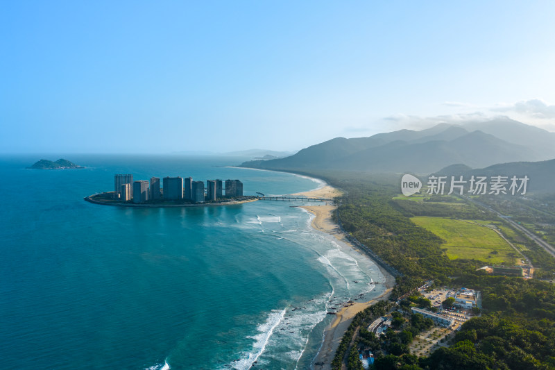 航拍海南万宁日月湾岛上建筑高楼风光