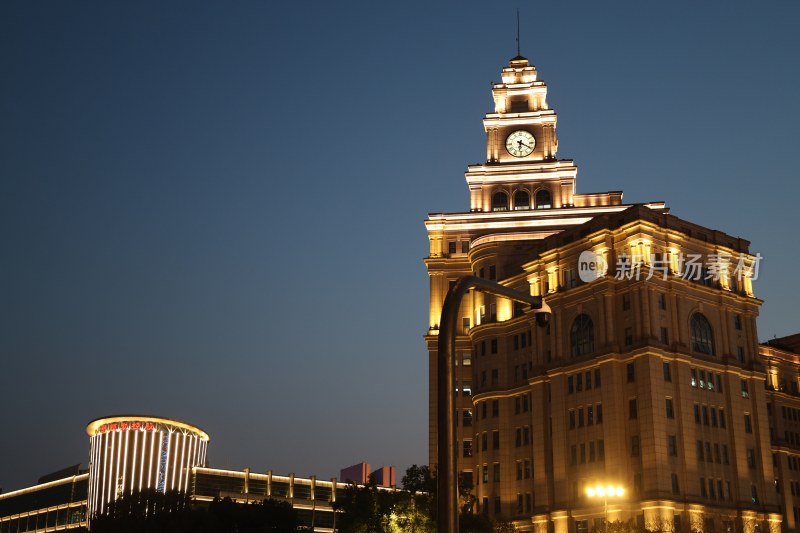 夜晚钟楼建筑夜景