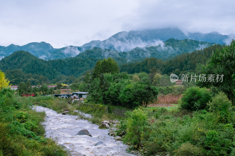 汉中留坝火烧店镇秦岭深处的山水田园风光