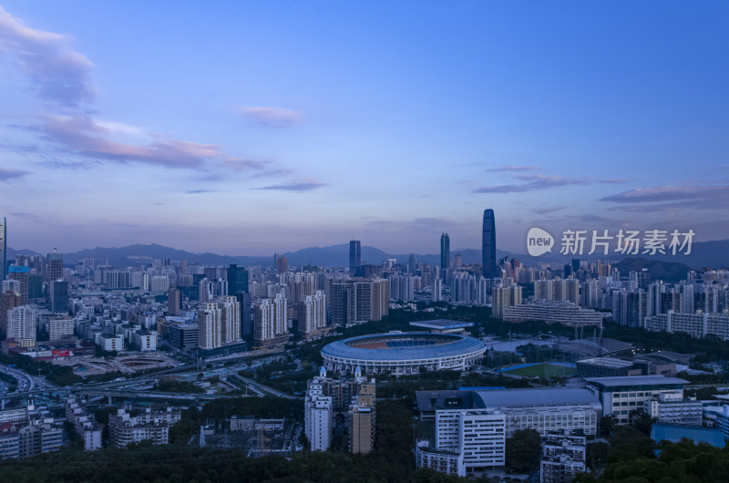 深圳笔架山俯瞰城市高楼建筑与黄昏夕阳