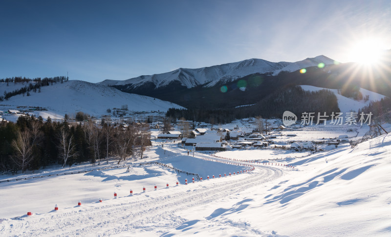 新疆白哈巴村雪景日出