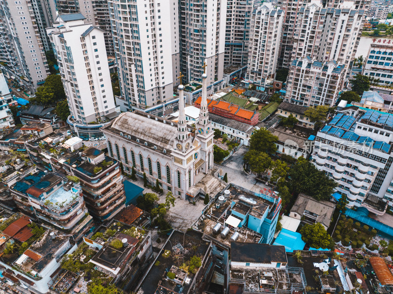 航拍夏季白天广东揭阳城市中的天主教教堂