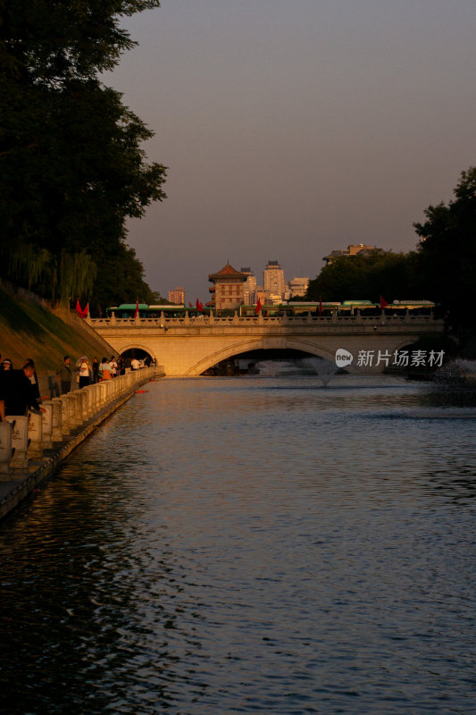 夕阳桥洞