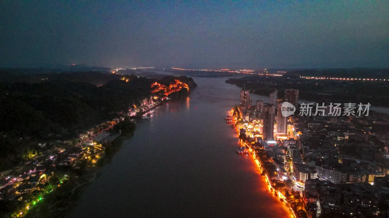 四川乐山岷江两岸夜幕降临夜景航拍图