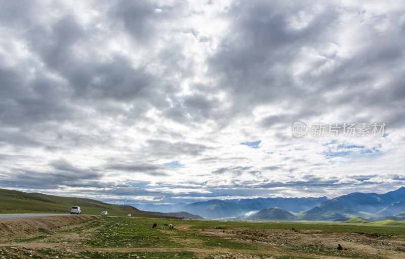 西藏那曲地区青藏线109国道公路沿途风光