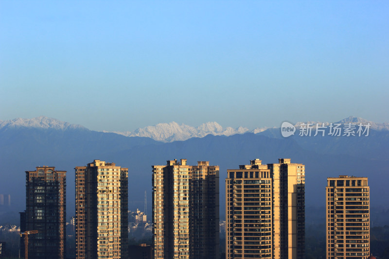 在成都遥望雪山