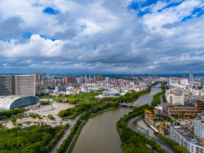 广西玉林城市大景蓝天白云航拍图