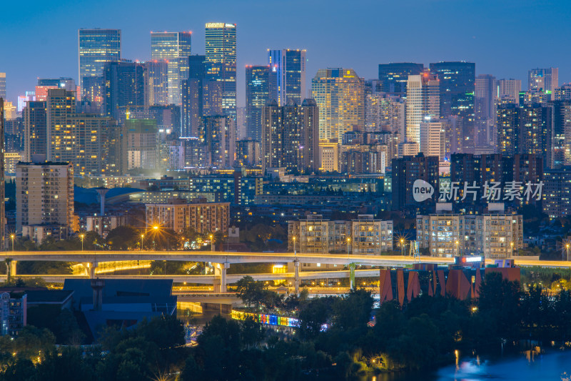 成都城市天际线夜景下的繁华都市