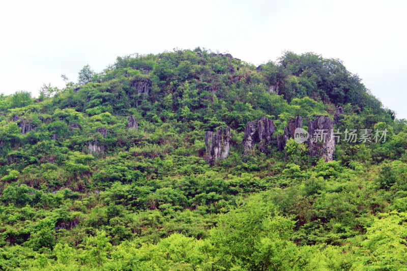 山峰云雾喀斯特风景自然户外