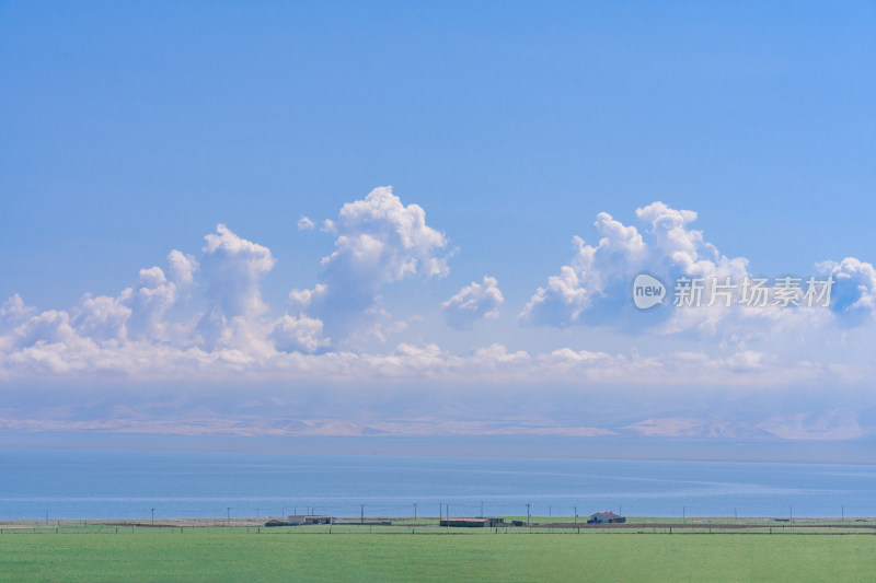 青海省海南州-蓝天下的青海湖风光