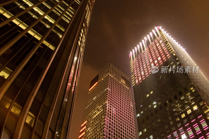 夜幕下的摩天大楼都市夜景城市现代建筑群