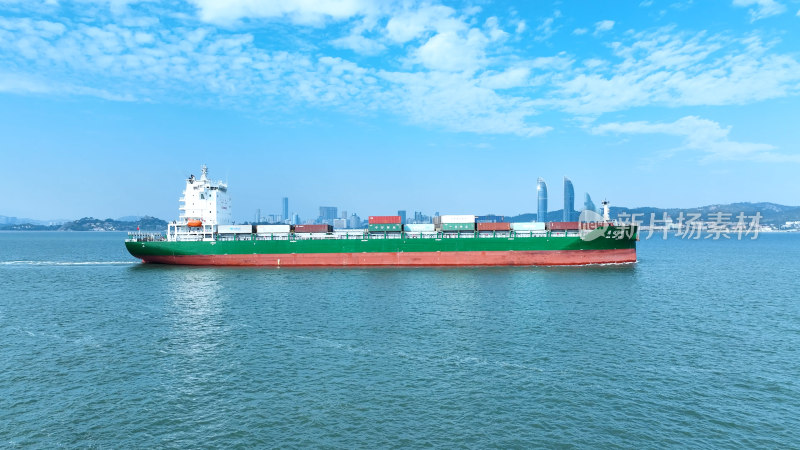 货轮航行港口集装箱码头轮船航行油轮海运输