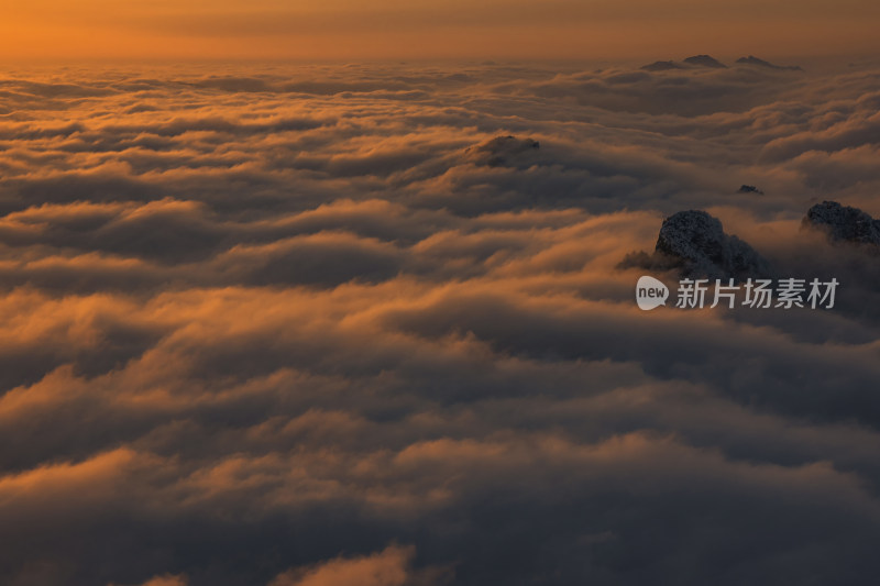 洛阳老君山日出大气云海