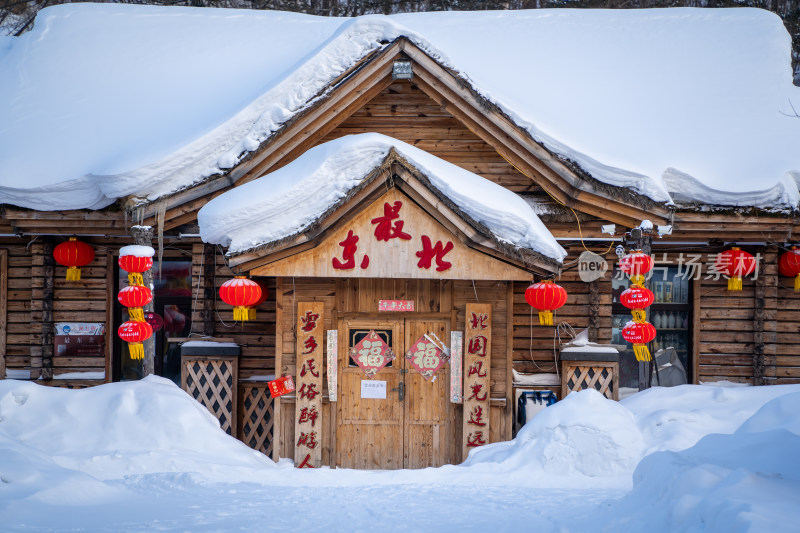 冬季雪景小木屋