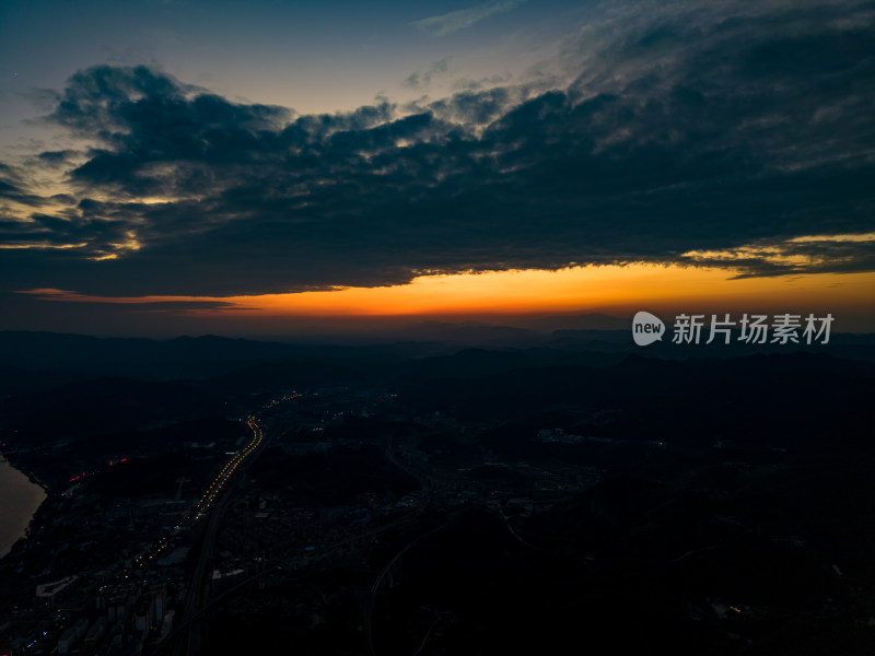 山川夕阳晚霞航拍图