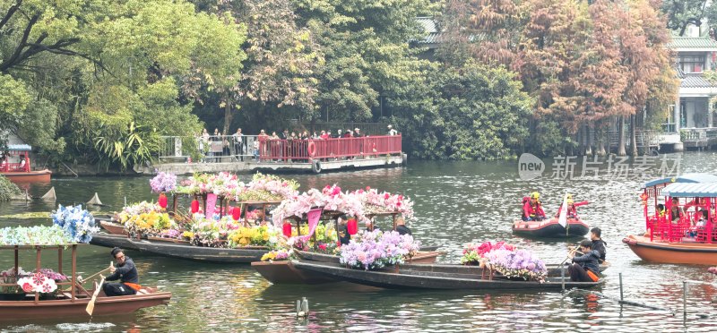 广州市荔湾湖公园水上花市花船