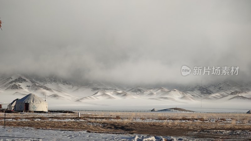 雪山下的蒙古包，尽显塞外风光