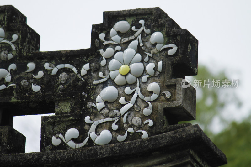 潮州古建筑屋顶精美的雕花装饰