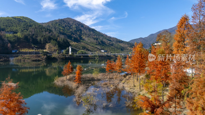 杭州临安於潜柳溪江青山殿渔村