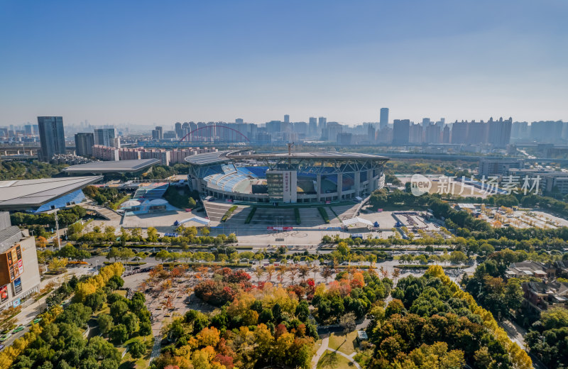 深秋的安徽省合肥市天鹅湖片区风光