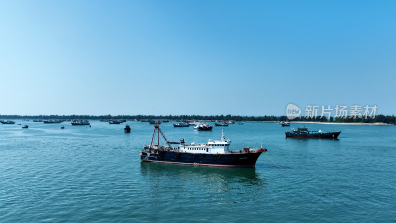 渔船渔港码头港口航拍海面渔船出海汕尾海湾