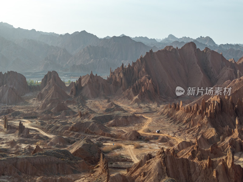 新疆南疆阿克苏库车天山红山石林大峡谷航拍