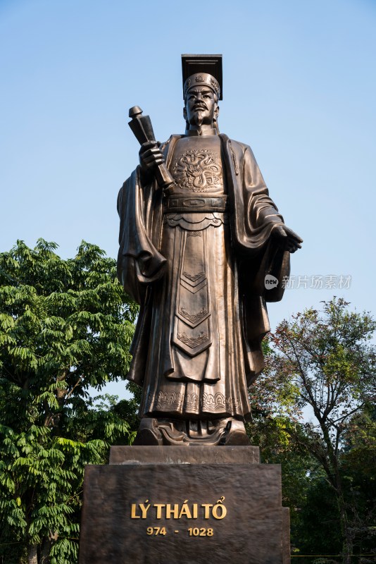 阮文黎泰雕像